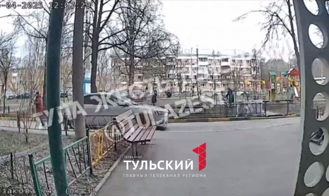 "Мицубиси" сбила пенсионерку во дворе дома на улице Пузакова в Туле