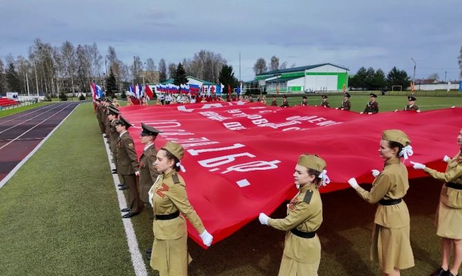 Суворов принял эстафету марафона "Равнение на Знамя Победы"
