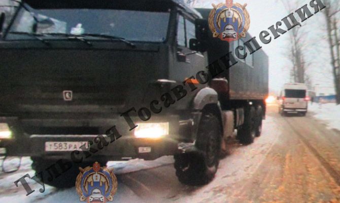 В Туле мужчина попал под колеса вахтового автобуса