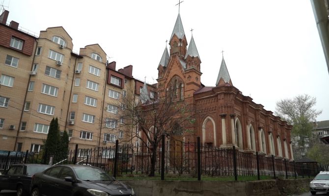 Куда исчезли фигуры апостолов с единственного католического храма в Тульской области