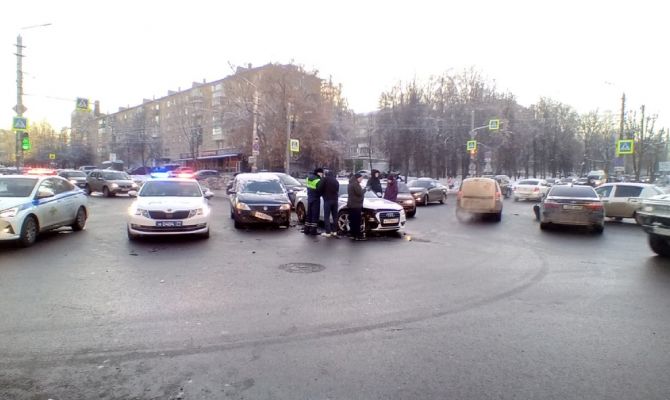 В Туле произошло два ДТП на одном перекрёстке