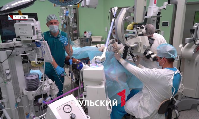 Врачи Тульского онкоцентра научились удалять опухоли без шрамов на коже