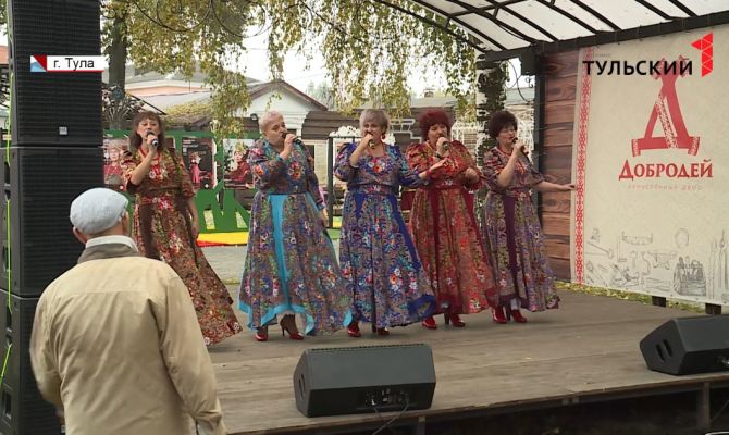 В Туле День пожилых людей отметили частушками и мастер-классами