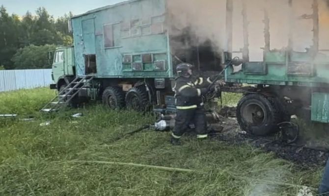 От грузовых авто до частных домов: за сутки тульские спасатели потушили пять пожаров