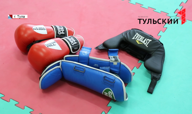 Щитки, перчатки и шлем: как тренируются тульские кикбоксеры