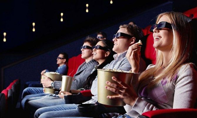 В театры и кино россиян будут пускать по паспорту