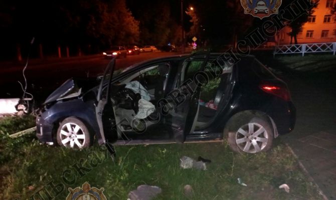 В Киреевске пьяный водитель без прав въехал в опору ЛЭП