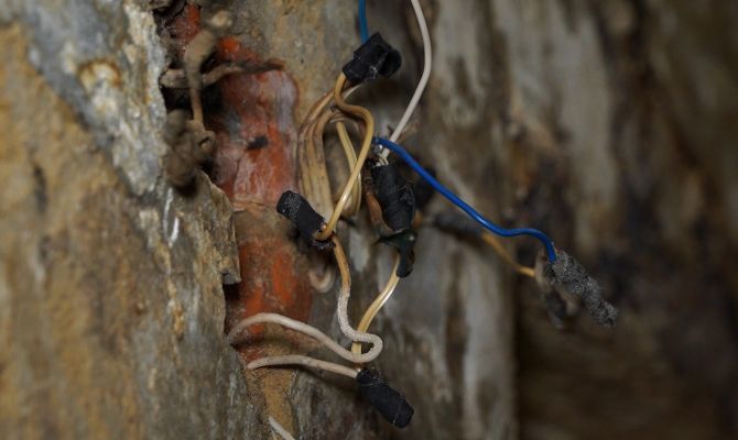 Жильцы общежития в Киреевске уже 2 года живут под проливным дождем