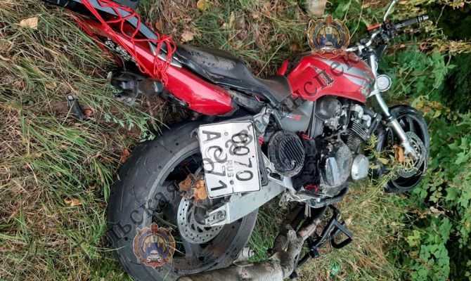 В Тульской области двухколесная Honda врезалась в трактор