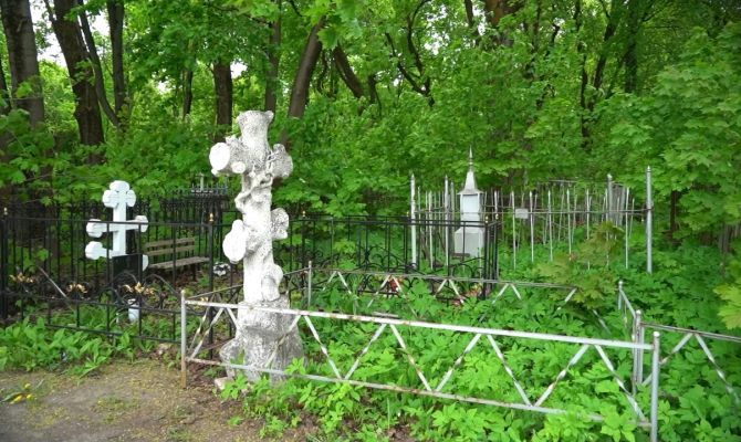 История в камне: в Туле возобновились экскурсии по Всехсвятскому кладбищу