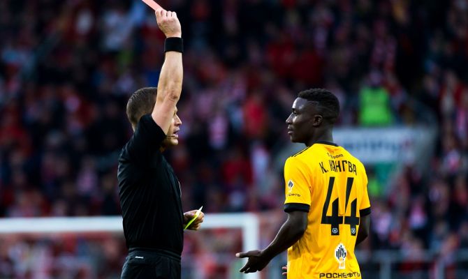 Футболиста тульского «Арсенала» могут наказать за оскорбление арбитра