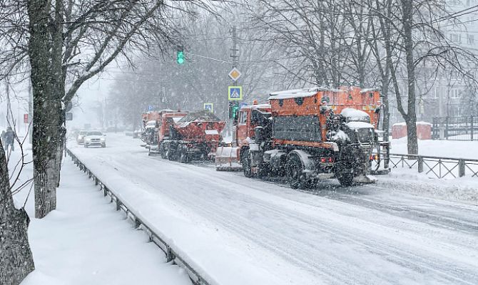 Дороги Тульской области чистят от снега в усиленном режиме