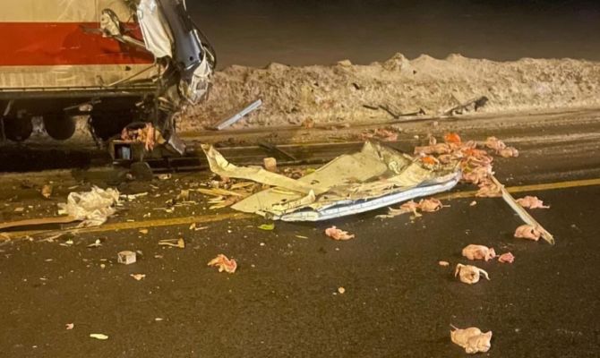 В Тульской области из-за ДТП по трассе разлетелись куриные тушки