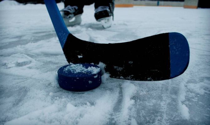 Студенческая хоккейная команда из Новомосковска победила соперников из Самары