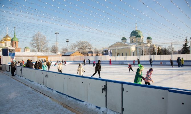 Тает лед: Губернский каток в Туле официально закрылся праздничной дискотекой