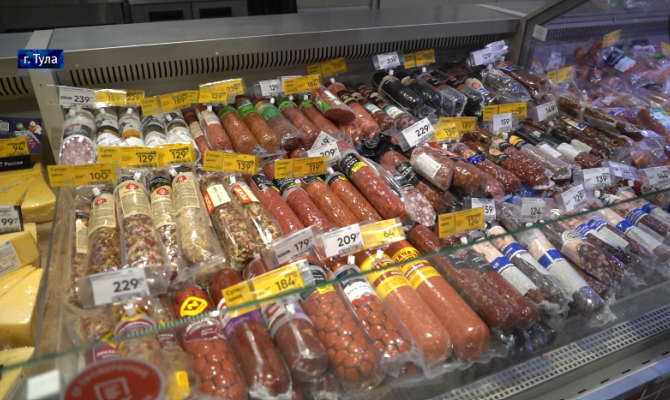 Как выбрать качественные колбасу и сыр для новогоднего стола