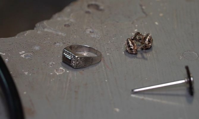 У жительницы Ефремова украли золотые украшения на 128 тысяч рублей