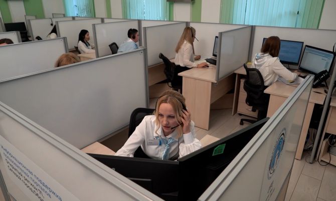 Алексей Дюмин принял звонки по «телефону доверия Губернатора»