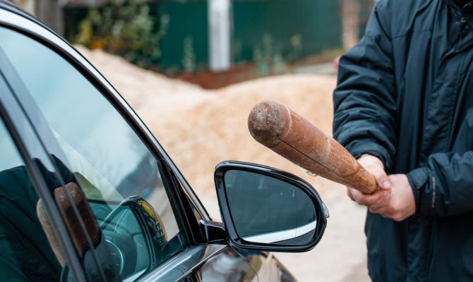 Коллекторов будут судить за угрозы и насилие