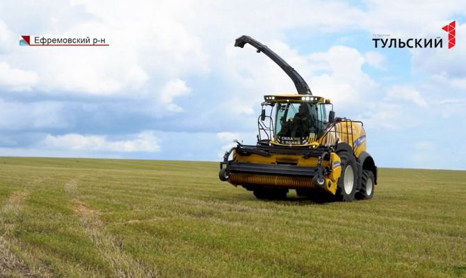Туляки протестировали новый кормоуборочный комбайн