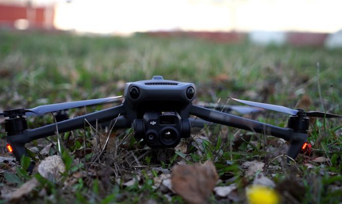 Небо под контролем: росгвардейцы показали, как сажают беспилотники