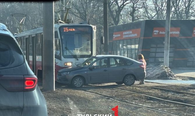 На Щегловской Засеке в Туле остановлено движение трамваев