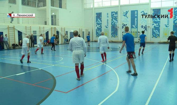 Тульские юнармейцы сыграли в футбол с ветеранским клубом «Фаворит»