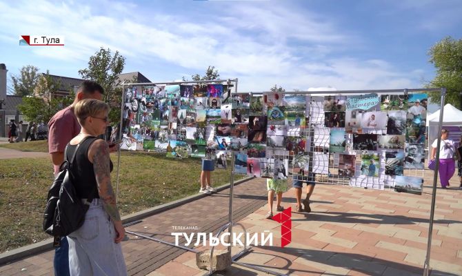 Казанская набережная в Туле в День города превратилась в выставочный зал