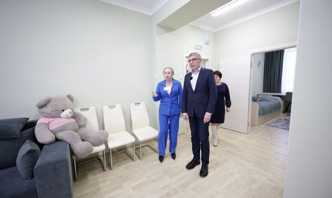 Дмитрий Миляев поздравил воспитанников социально-реабилитационного центра для несовершеннолетних