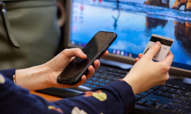 Туляки стали чаще платить по QR-коду и с помощью биометрии