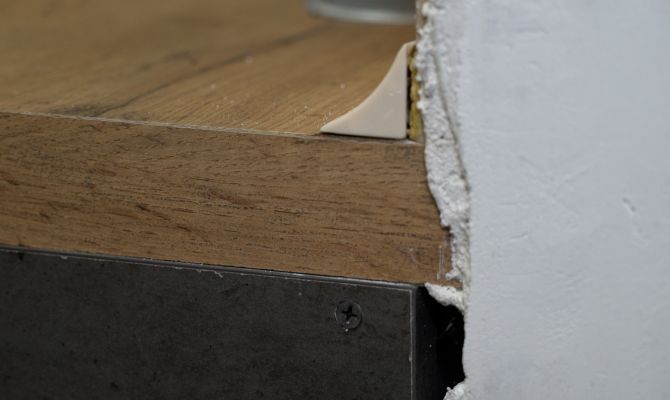 В каком году – неведомо: в Тульской области частный мебельщик гонит брак и срывает сроки