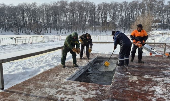 Купели для крещенских купаний прорубили в Центральном парке в Туле