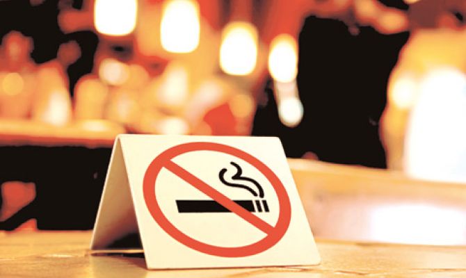 Курящим россиянам не будут снижать зарплаты