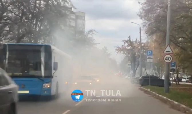 В центре Тулы задымился автобус