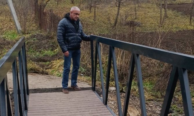 В Ясногорском районе построили новый пешеходный мост