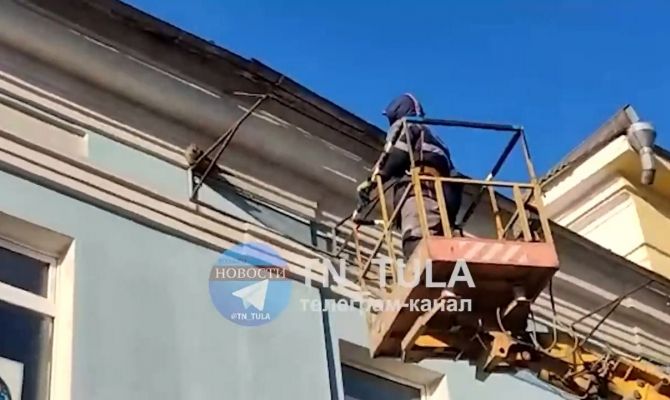 Проспект Ленина в Туле перекрыли для спасения котенка: видео