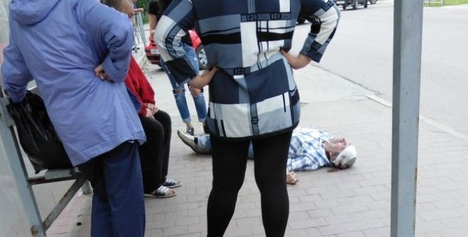 Туляки: "На улице Кутузова мужчина с перевязанной головой лежит на тротуаре"