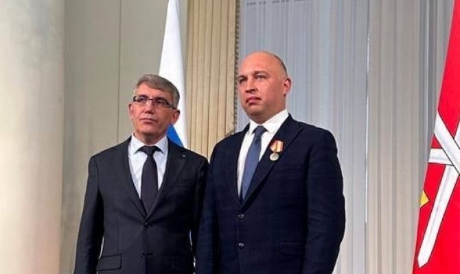 Дмитрия Ярцева наградили медалью за самоотверженность и единство