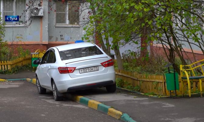 Хамы парковки во дворах: как найти управу