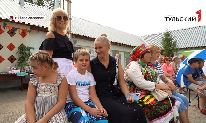 Концерт, дегустация блюд и творческие конкурсы: в Новомосковске прошел фестиваль «Яблочное лето»