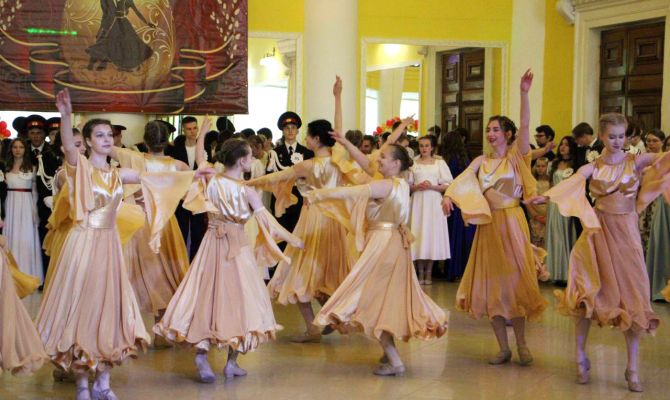 В Суворове прошел традиционный пасхальный бал