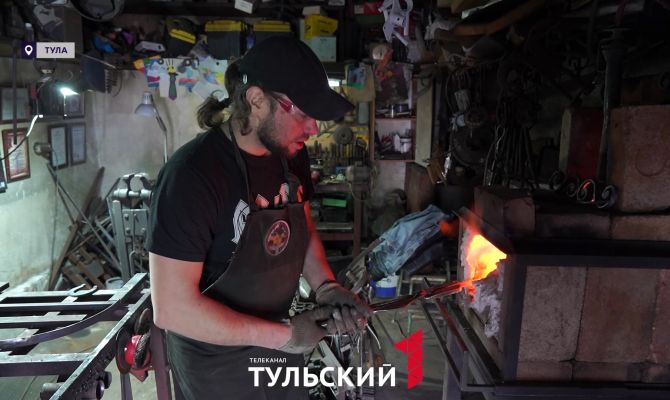 Кузнец из Тулы помогает "ковать Победу" для бойцов в зоне СВО