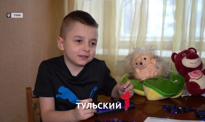 7-летний туляк может потерять глаз из-за рака сетчатки: родители просят помощи