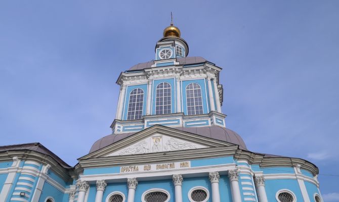 От драгоценной иконы до симбиоза архитектурных стилей: чем удивляет церковь Флора и Лавра в Туле