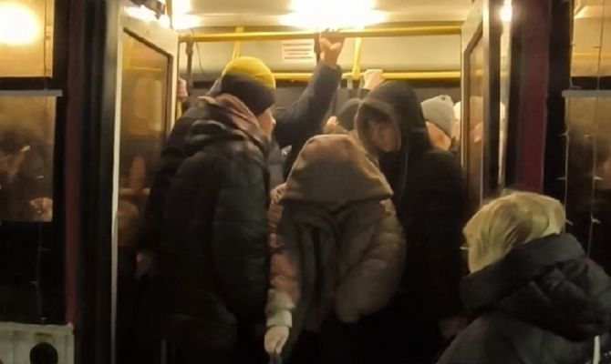 Туляки пожаловались на забитый общественный транспорт утром 12 января