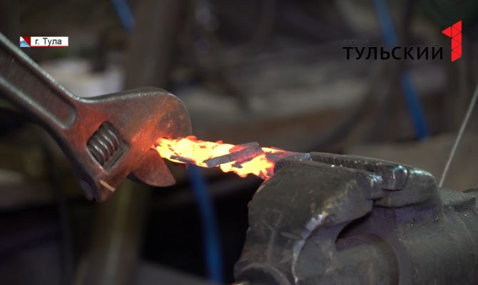 Дамасская сталь и художественная ковка: как тульские кузнецы продолжают традиции своих предков 