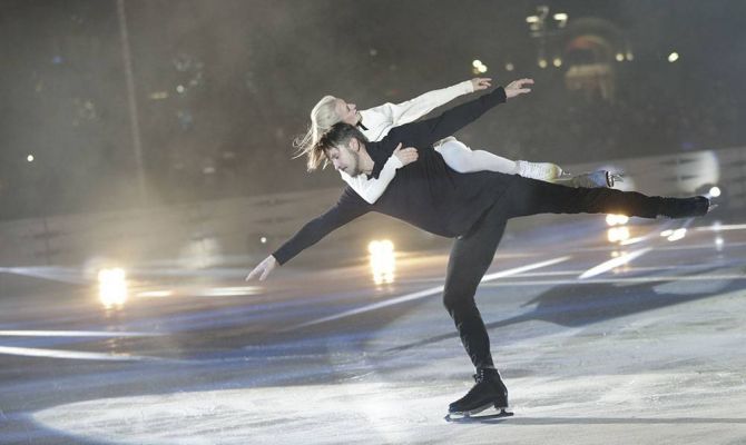 Ледовое шоу и «Серебро»: туляки отметили День воссоединения Крыма