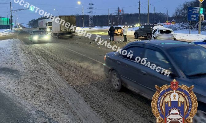 На трассе М-2 «Крым» под Тулой произошло тройное ДТП