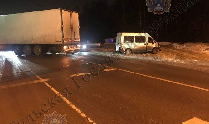 В Большой Туле фура врезалась в микроавтобус Fiat