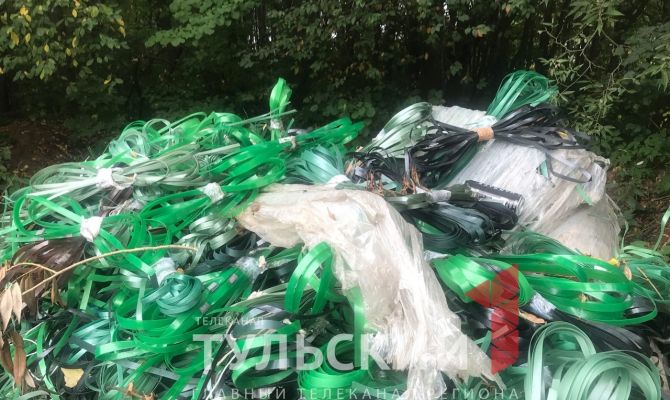 Возле трассы М-2 в Тульской области нашли больше тонны упаковочной ленты